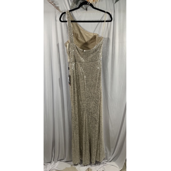NWT $408 La Femme‎ [ 12 ] One-Shoulder Sequin Gown in Silver/Nude - Picture 12 of 15